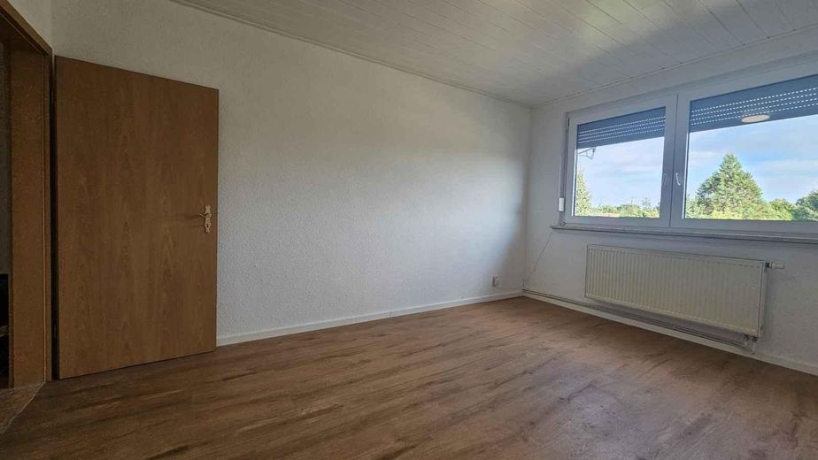 Appartement rénové de 3 pièces avec cuisine intégrée + cheminée – éligible à l’allocation logement, libre immédiatement – Schlafzimmer 3