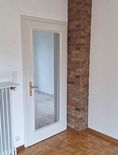 Gepflegtes Einfamilienhaus | Alleinlage | 3.250 qm | Wohnen naturnah – Blick in den Flur EG