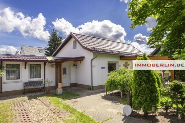 IMMOBERLIN.DE - Sehr sympathisches Haus zwischen Wasser & Wald in familienfreundlicher Lage
