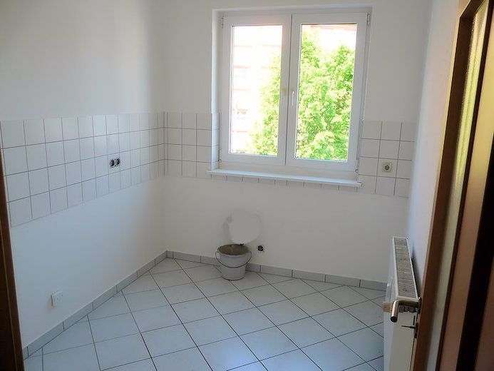 AB 01.06.2026  WAHREN + 3 RAUM WOHNUNG + 2.OG + BALKON – Küche Beispiel