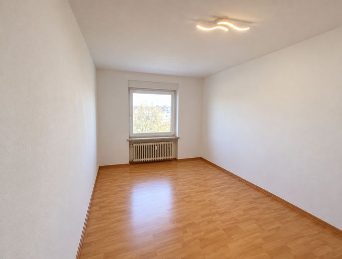 ¡Apartamento de 4 habitaciones en el corazón de Illingen! – Schlafzimmer