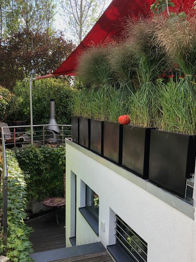 Sonniges Reihenendhaus mit Atelier - ruhige, familienfreundliche Lage, Garten & Blick über Skyline – Willkommen in Ihrem neuen Heim