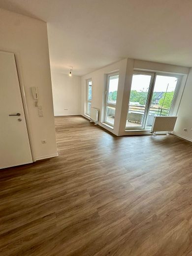 Großzügige 4,5-Zimmer-Wohnung mit ca. 135 m², Balkon, 2 Bädern, Aufzug und Garage in Düsseldorf-Bilk – Eszimmer
