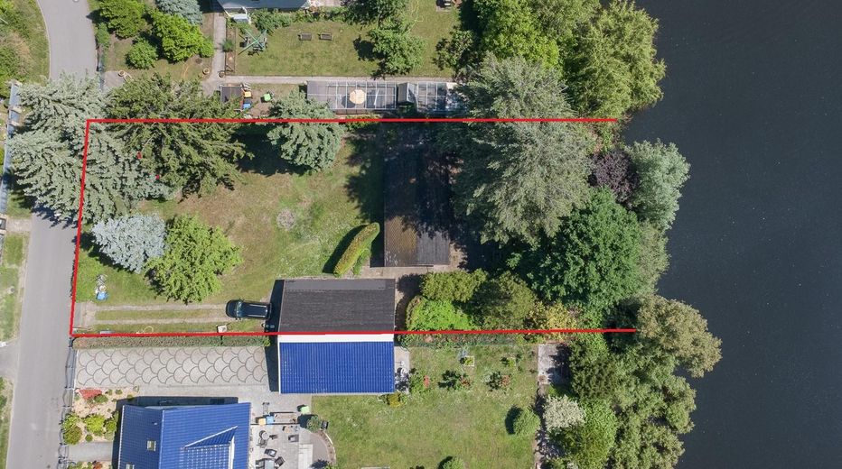 Riservato - Terreno sul lago! 1.079 m² - riva privata sul lago - esposizione a sud - vicino a Berlino - senza provvigione – Luftbild Grundstück am See