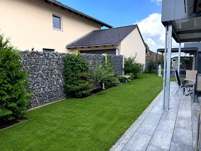 Habiter et travailler : appartement de 5 pièces au rez-de-chaussée avec jardin et bureau/salle de loisirs de 60 m² au sous-sol – Garten