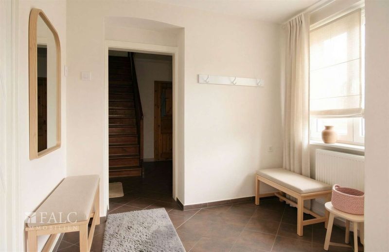 +++ Charmante DHH mit sonnigem Hof - Ihr neues Zuhause! +++ – Flur I