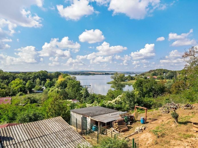 Traumgrundstück in Seeburg - genehmigte Bauvoranfrage für Wohnbebauung &amp; unverbaubarer Seeblick! – Außenaufnahme