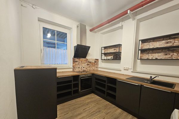 Lagerhalle mit Büro Geislingen-Binsdorf zu vermieten (70+76m²)