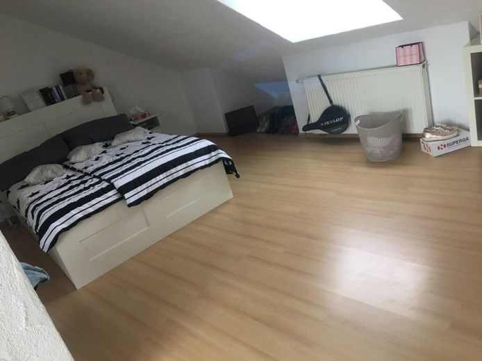 Kapitalanlage mit Charakter – Stilvolles Mehrfamilienhaus mit Perspektive & solider Substanz – Schlafzimmer Wohnung 7