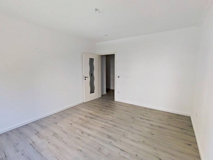 Sakin bir konumda BALKONLU geniş 3 odalı daire – Ansicht II: Schlafzimmer I