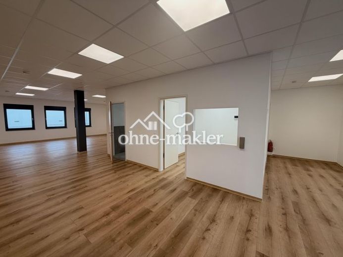 Spazio commerciale moderno – Perfetto per assistenza diurna, studio medico, studio legale o centro terapeutico – Foto 1