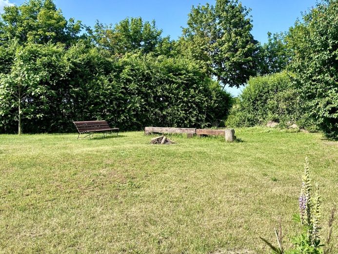 HORN IMMOBILIEN ++ Einfamilienhaus mit großem Grundstück in Ramin an der polnischen Grenze. – Feuerplatz
