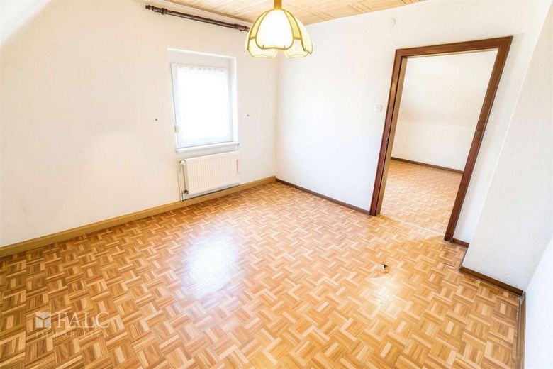 Familienhaus in Bexbach zu verkaufen! – Schlafen2 DG