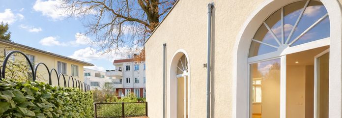Herrschaftliche Hochparterrewohnung mit Terrasse, Kamin, Carport, in ruhiger Lage – Terrasse