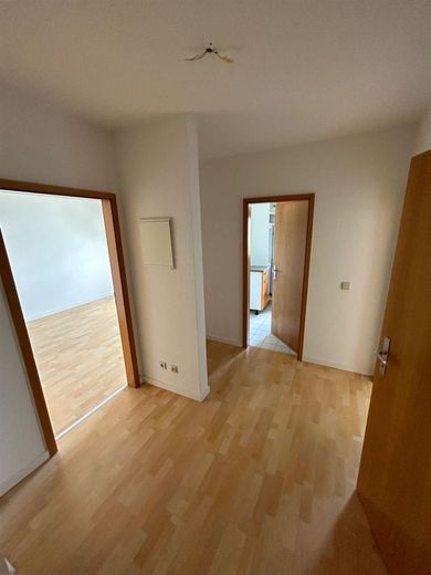 Gemütliche und vermietete DG 2-Zimmer mit Laminat und EBK in guter Lage – PHOTO-2024-07-09-15-19-57
