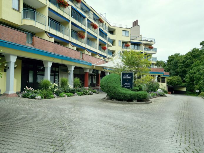 Kompaktes Mikro-Apartment mit Balkon in direkter Nähe AlbThermen Bad Urach – Eingang- TG