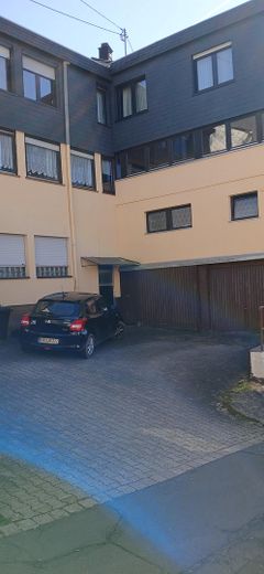 Molto spazio a poco prezzo, anche per 2 generazioni – Anfahrt von Wingertstrasse