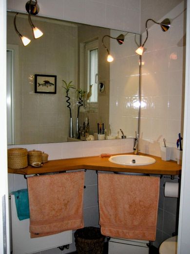 Casa bifamiliar independiente con apartamento y 3 garajes – Apartment Bad/Toilette