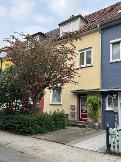 Kleines MFH mit drei Wohnungen und Garten - Bremen-Osterfeuerberg – Frontansicht