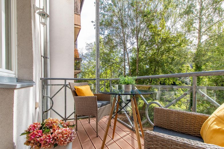 Frei & neu modernisiert - energieeffizienter Wohntraum mit Wellness-Bad & Balkon in Top-Lage – Balkon