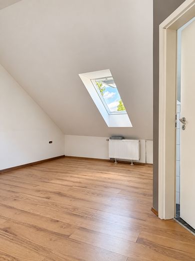 Середній таунхаус у ряду без комісії на продаж – Фотографія 25