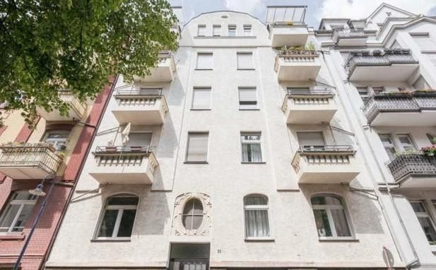 Élégant et paisible au cœur de Wiesbaden : spacieux appartement ancien avec quatre balcons – Außenansicht