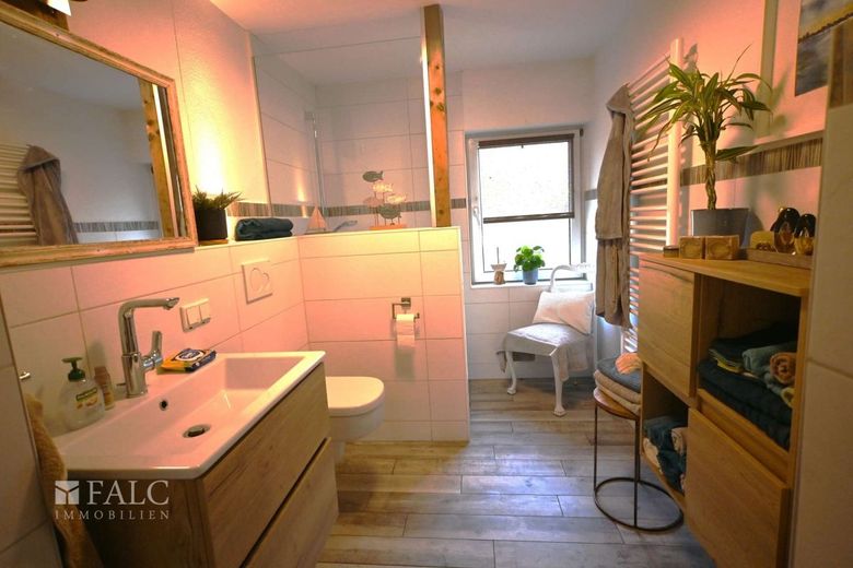 Ihr Zweifamilienhaus für alle Fälle ! – EG-Badezimmer