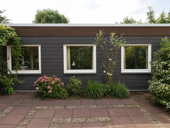 Bungalow mit großem Grundstück und viel Potenzial in außergewöhnlich ruhiger Lage – Innenhof