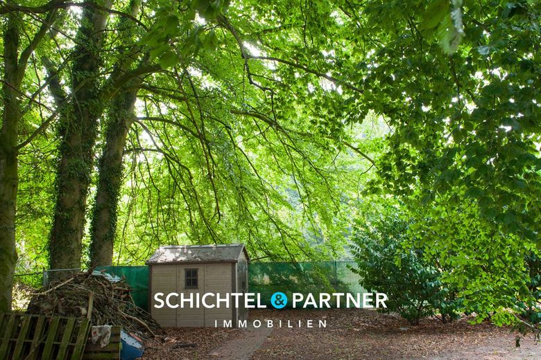 Farge | Solider Bungalow auf Waldgrundstück mit Doppelgarage – S&amp;P | Garten