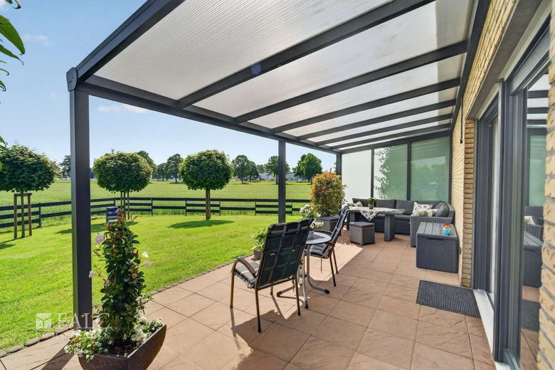 Einziehen und wohlfühlen: Saniertes Familienhaus mit separater Wohneinheit und großem Grundstück – Terrasse
