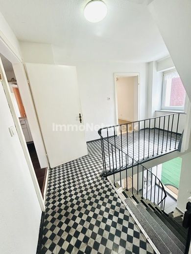 ***Stadthaus mit Charakter und Potenzial in Selb*** – Flur OG