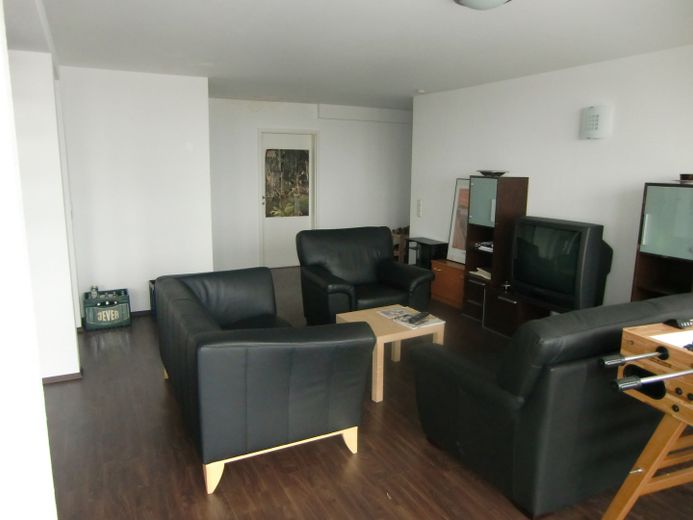 Erwachsenen-Wohngemeinschaft in Penthouse mit  Dachterrasse – Wohnzimmer D