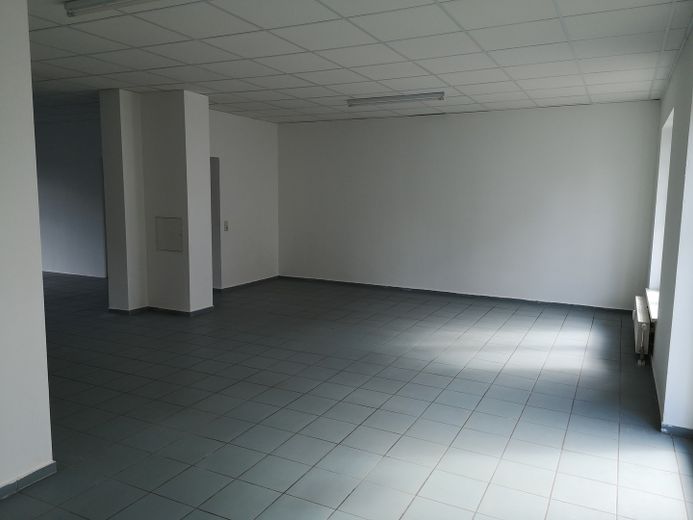 Zwei Gewerberäume mit Parkplätzen + Tiefgarage – Raum 2 (GE4)