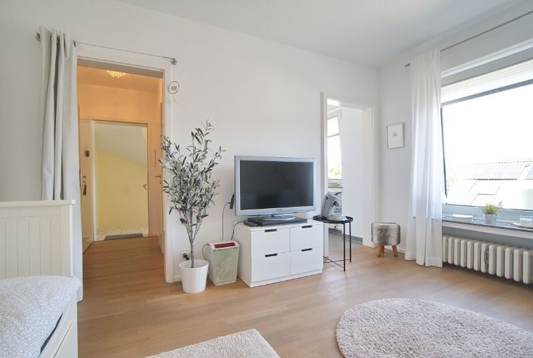 Bella camera con bagno con doccia, disponibile per affitto flessibile, buone possibilità di parcheggio, breve tempo di percorrenza per il centro città – 7859cd3b5e830afca1ad597e513e9f4a8948c9b1.jpg