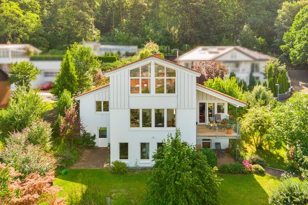 Se vende casa unifamiliar con unas vistas de ensueño sobre Northeim y el valle del Leine
