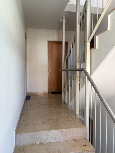 *TOP* atrakcyjne, zadbane 2-pokojowe mieszkanie w absolutnie spokojnej i centralnej lokalizacji w Hochzoll-Süd – Treppenhaus