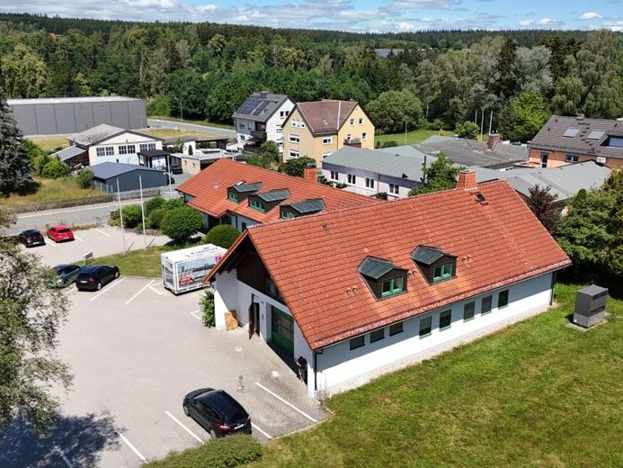 Fully renovated office building as a prestigious address in Rehau - ideal for companies with high standards – Foto 1