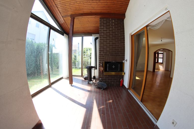 Idealny na czas emerytury: parterowy, wolnostojący dom jednorodzinny o powierzchni 100+90m² na działce o powierzchni 387 m² (kupno) – EG: Wintergarten