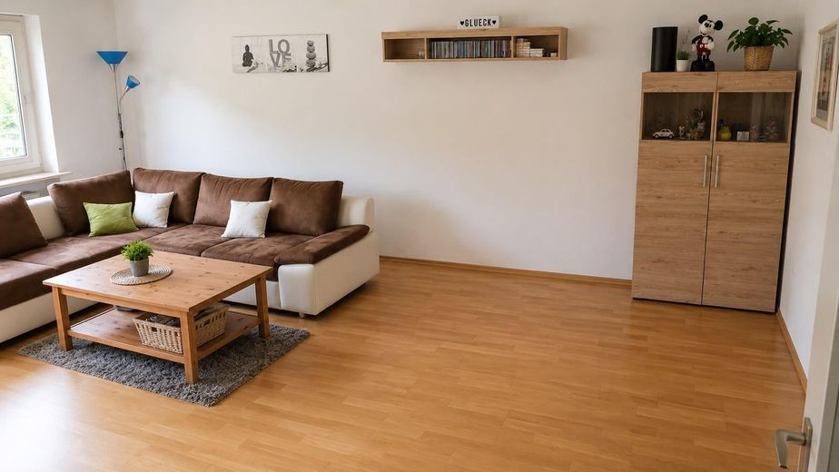 Bungalow bien entretenu avec piscine – Wohnzimmer