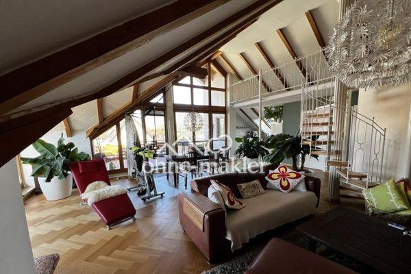 Außergewöhnliche Wohnung mit 187qm Grundfläche, Dachterrasse und Südbalkon