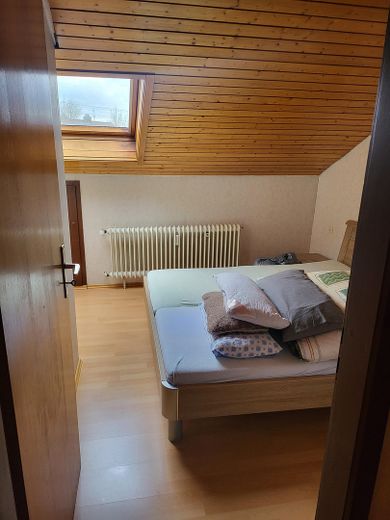 Gepflegtes 3-Familienhaus in Freiberg am Neckar – DG Schlafzimmer