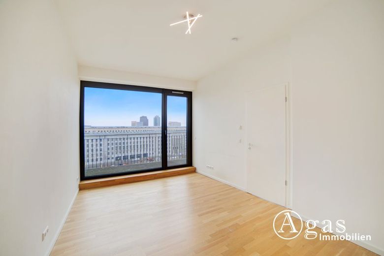 Wunderschöne 2 Zimmer Dachgeschosswohnung mit ca. 77m², EBK und Riesen-Balkon in Berlin-Mitte – Schlafzimmer