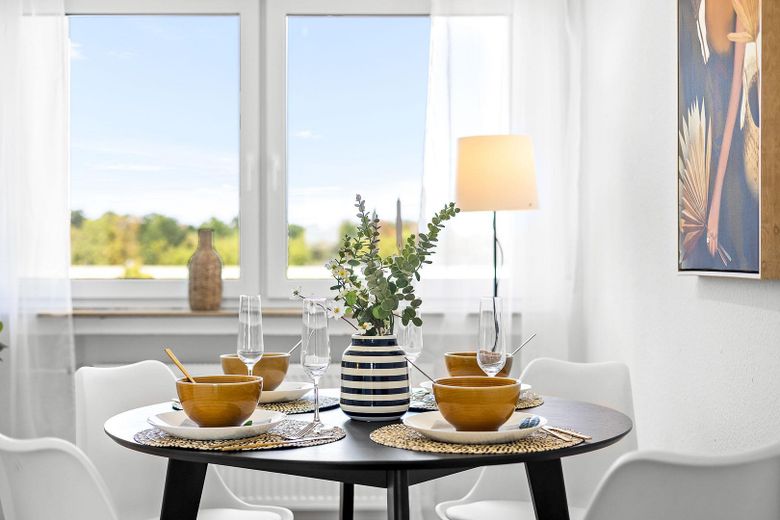 Sofort einziehen! Helle, 2026 modernisierte 3-Zimmer-Wohnung mit Südbalkon in Straubing – Essbereich