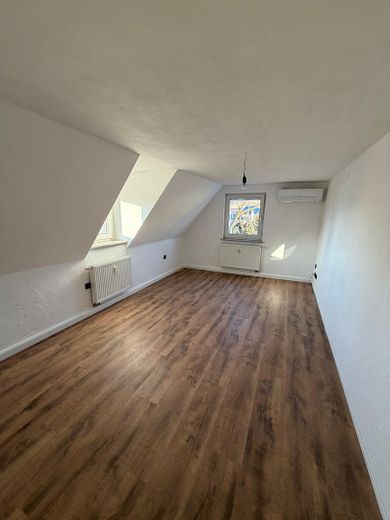 Reserviert! Vermietete Dachgeschosswohnung zur Kapitalanlage, Mietrendite 5,7 % – Foto 4