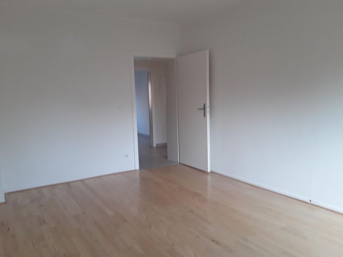 Schöne 2,5-Zimmer Wohnung, auch für eine 2-er WG – Zimmer 1