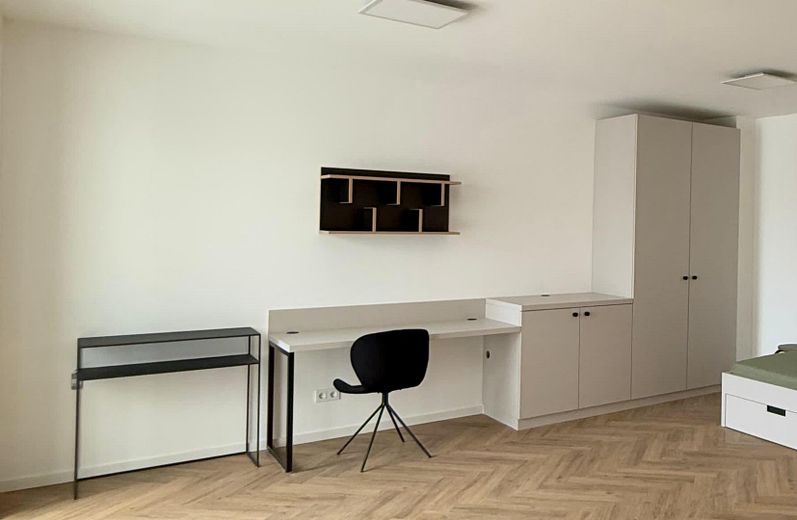 Neubau! 1-Zimmer möbliert mit EBK + Balkon + Abstellkammer + Waschmaschinenanschluss in Adlershof! – Einbau