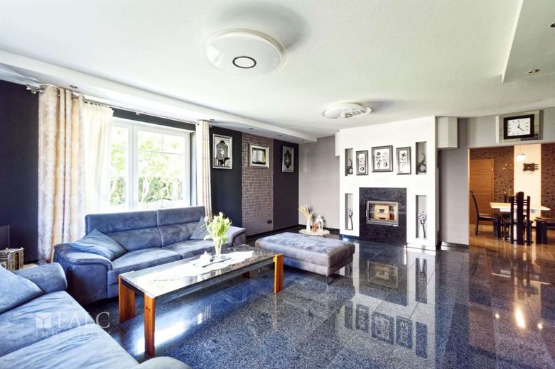 Familienidylle mit Stil: Großzügiges Einfamilienhaus mit Sauna, Garten &amp; hochwertiger Ausstattung – Wohnzimmer