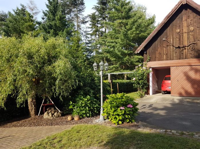 Wohn- und Geschäftshaus – Nebengelass/Garage