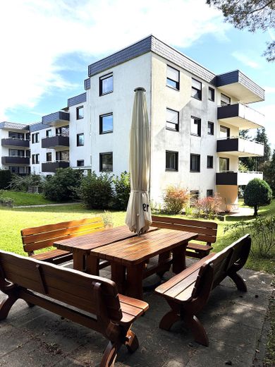 Freisitz mit Gartenhaus