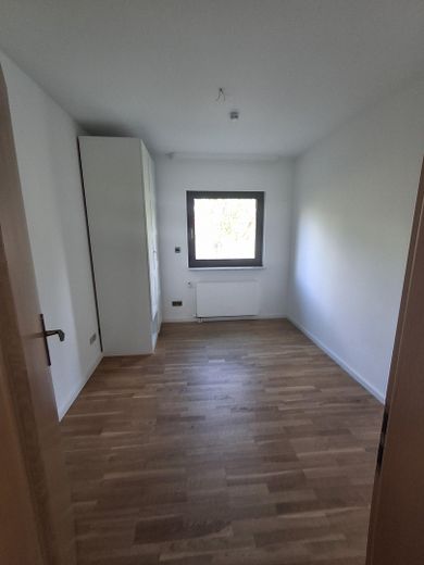Sonnige EG-Wohnung mit EBK, Wannenbad, Kamin & Garten - von privat an privat – 3. Schlafzimmer II